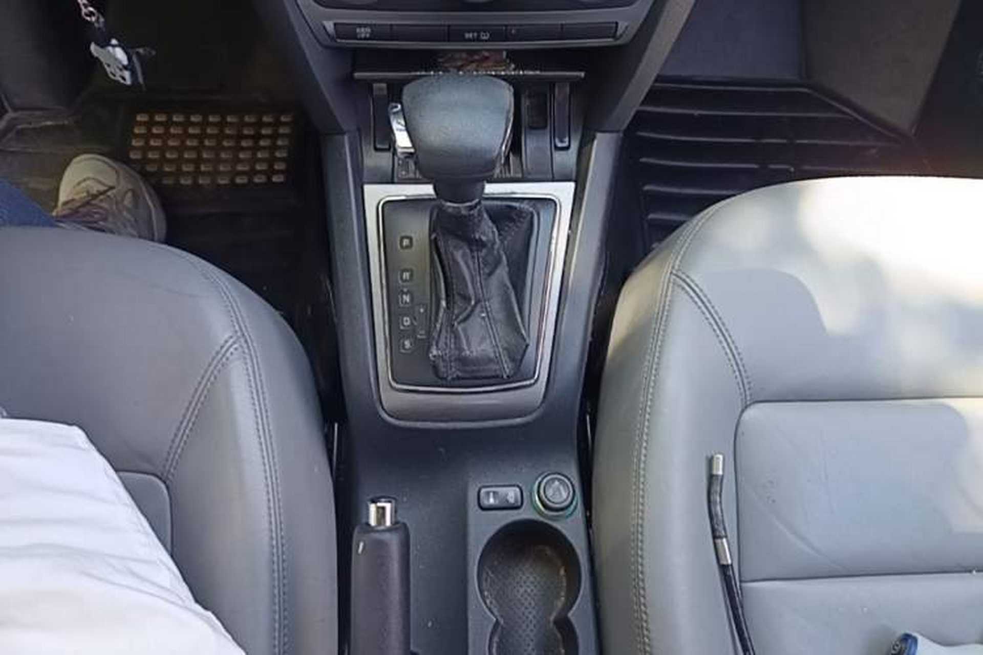 Used Skoda Octavia 2010 2.0L Automatic Yijun Edition Gear Lever