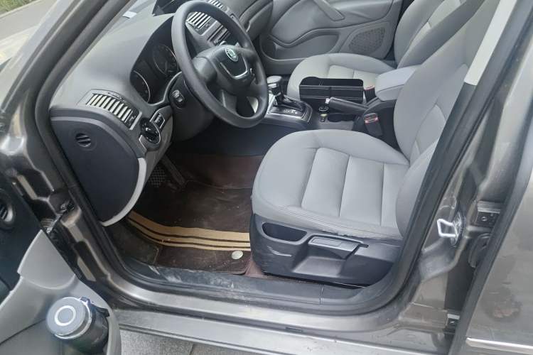 Used Skoda Octavia 2010 2.0L Automatic Yijun Edition Left Front Seat