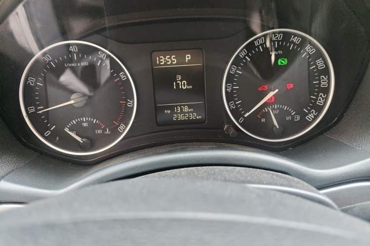 Used Skoda Octavia 2010 2.0L Automatic Yijun Edition Odometer Close Up