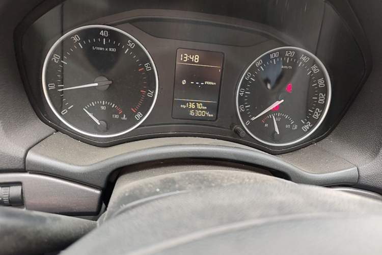 Used Skoda Octavia 2010 1.6L Manual Eado Edition Odometer Close Up