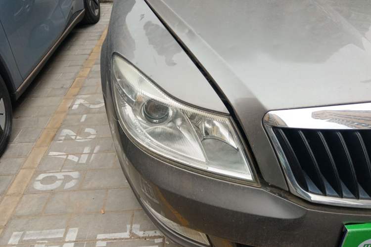 Used Skoda Octavia 2010 1.6L Automatic Eado Edition Right Front Headlight