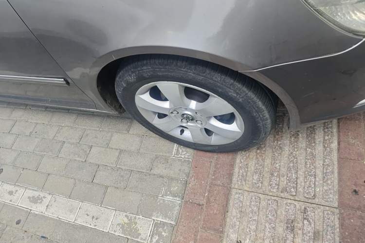 Used Skoda Octavia 2010 2.0L Automatic Yijun Edition Right Front Wheel Hub