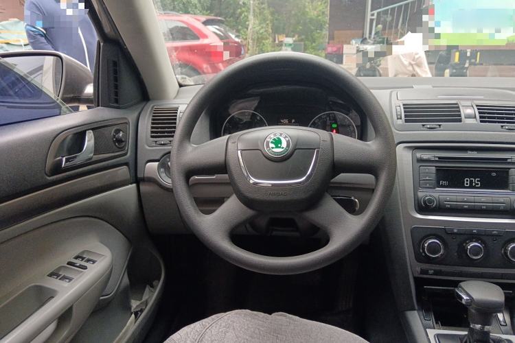 Used Skoda Octavia 2010 1.6L Automatic Eado Edition Steering Wheel