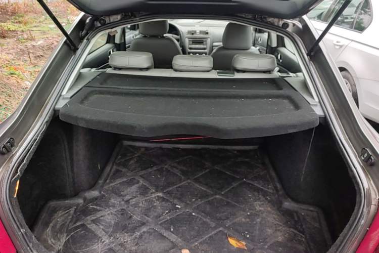 Used Skoda Octavia 2010 1.6L Manual Eado Edition Trunk