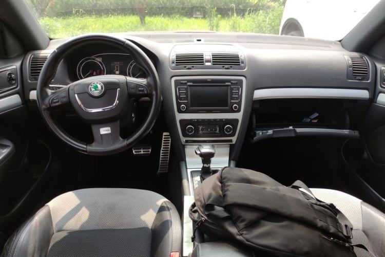 Used Skoda Octavia 2010 2.0 TSI RS Center Console