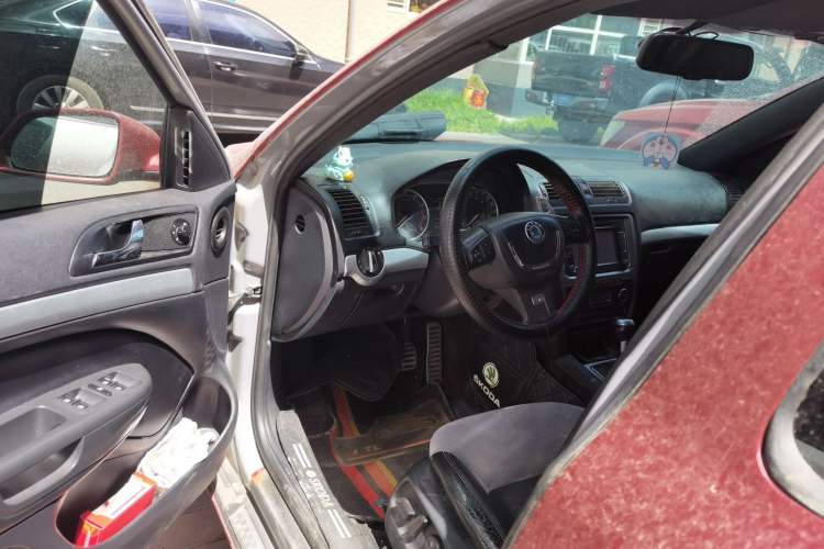 Used Skoda Octavia 2010 2.0 TSI RS Driver Seat