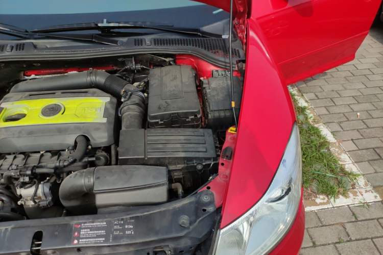 Used Skoda Octavia 2010 2.0 TSI RS Engine Bay Left