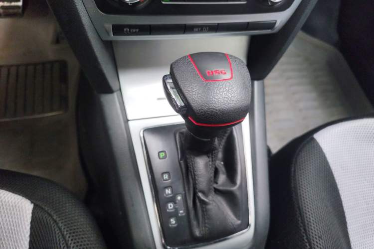 Used Skoda Octavia 2010 2.0 TSI RS Gear Lever