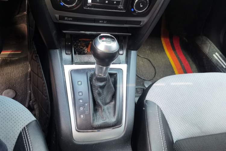 Used Skoda Octavia 2010 2.0 TSI RS Gear Lever