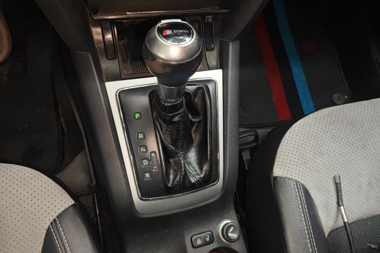 Used Skoda Octavia 2010 2.0 TSI RS Gear Lever