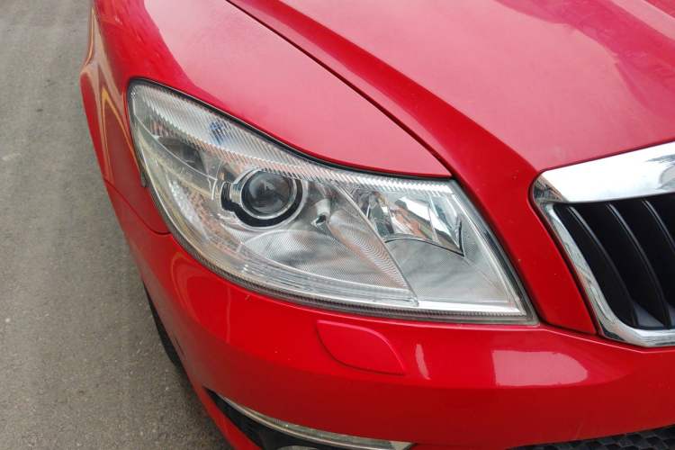 Used Skoda Octavia 2010 2.0 TSI RS Right Front Headlight