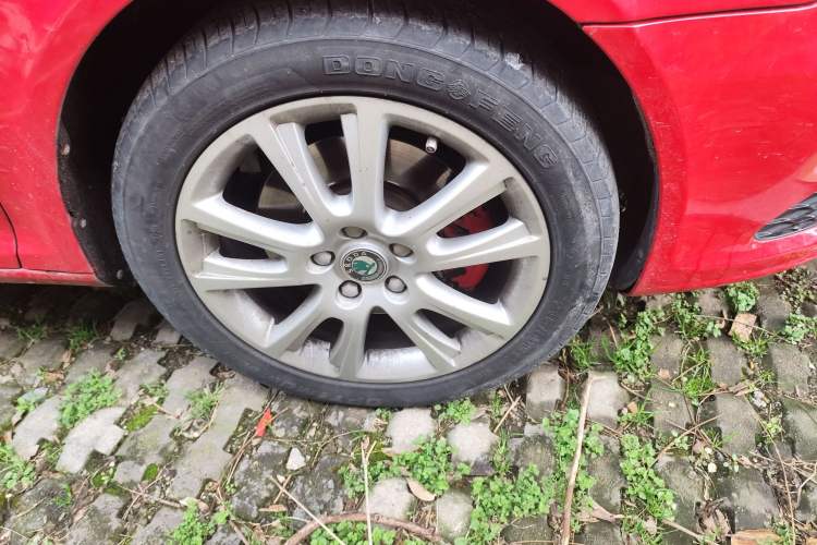 Used Skoda Octavia 2010 2.0 TSI RS Right Front Wheel Hub