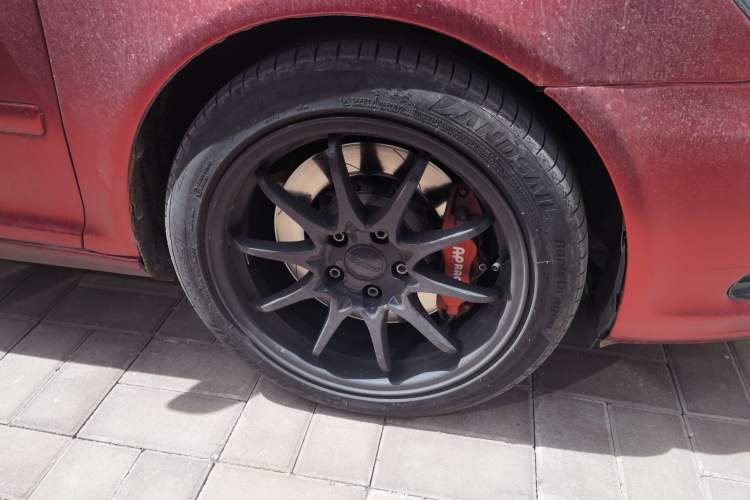 Used Skoda Octavia 2010 2.0 TSI RS Right Front Wheel Hub