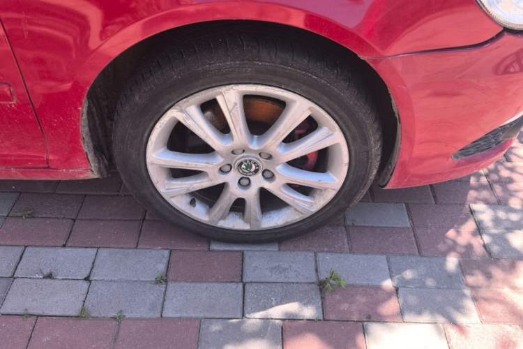 Used Skoda Octavia 2010 2.0 TSI RS Right Front Wheel Hub