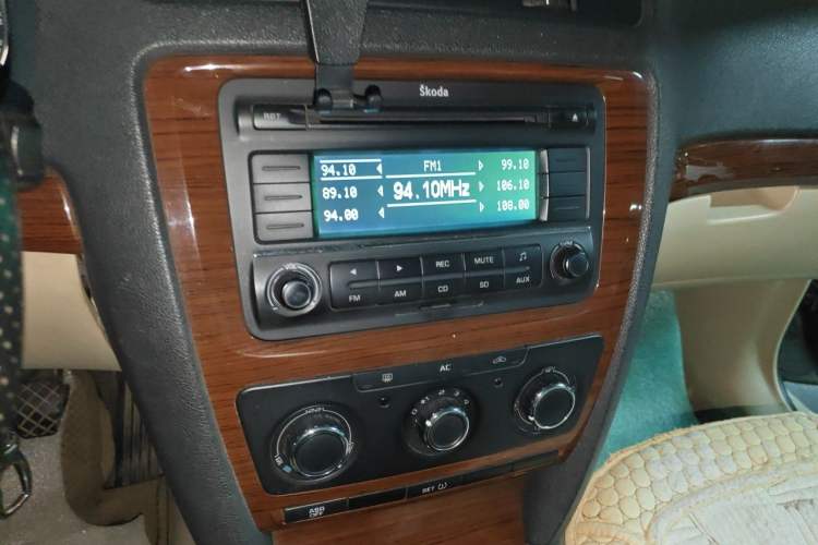 Used Skoda Octavia 2010 1.6L Manual - Yijun Version Audio And AC Panel