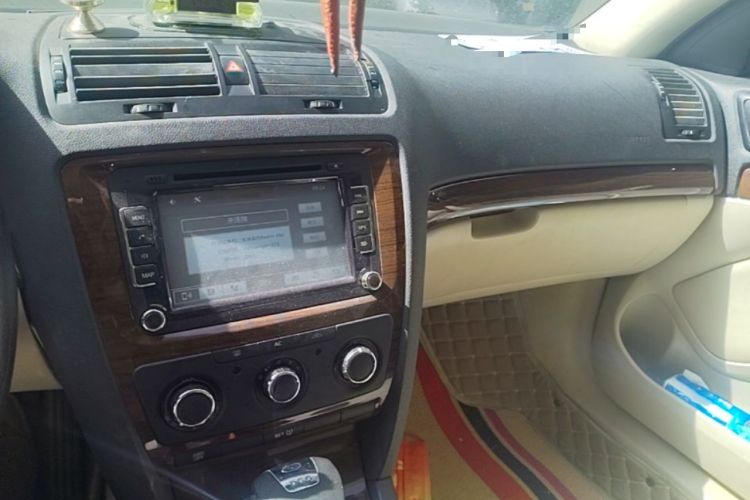 Used Skoda Octavia 2010 1.4TSI DSG Yijun Edition Audio And AC Panel