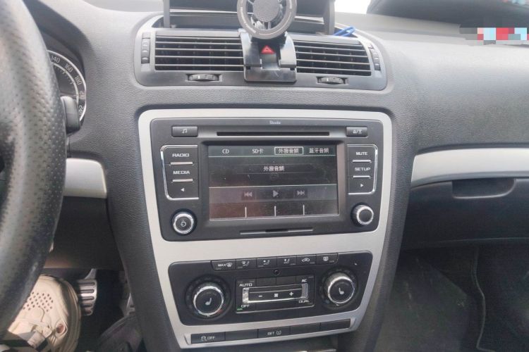 Used Skoda Octavia 2010 2.0 TSI RS Audio And AC Panel