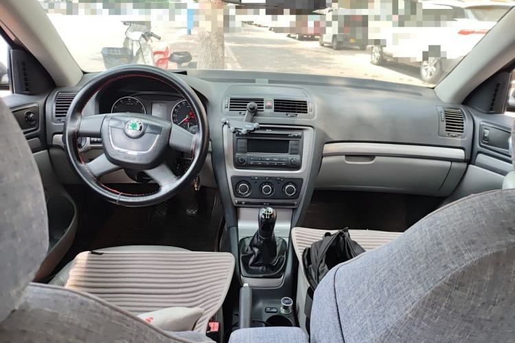 Used Skoda Octavia 2010 1.4 TSI Manual Yijun Edition Center Console