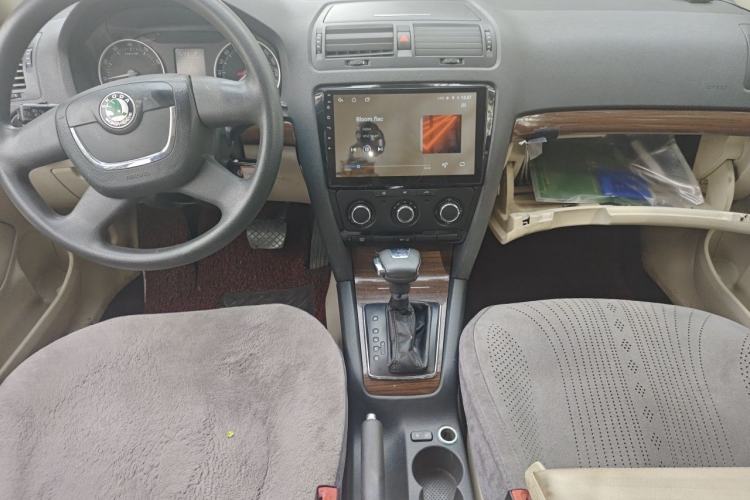 Used Skoda Octavia 2010 1.8TSI DSG Yijun Edition Center Console
