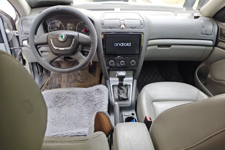 Used Skoda Octavia 2010 1.4TSI DSG Yijun Edition Center Console