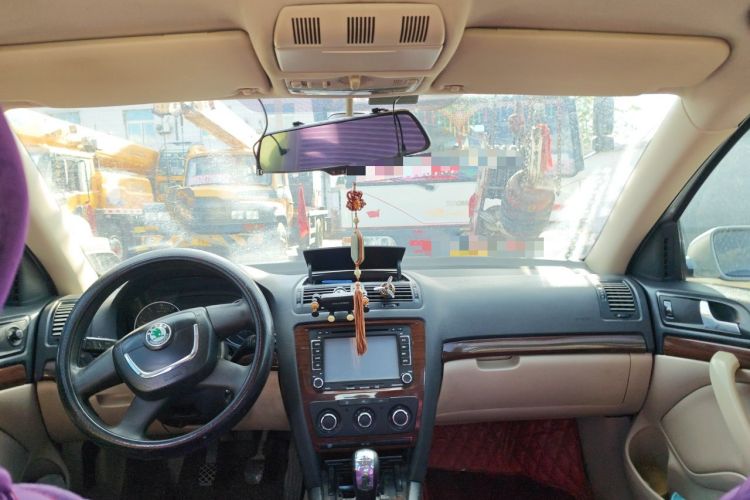 Used Skoda Octavia 2010 1.6L Manual - Yijun Version Center Console