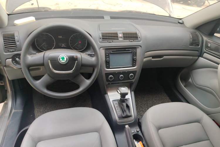 Used Skoda Octavia 2010 1.8TSI DSG Yijun Edition Center Console