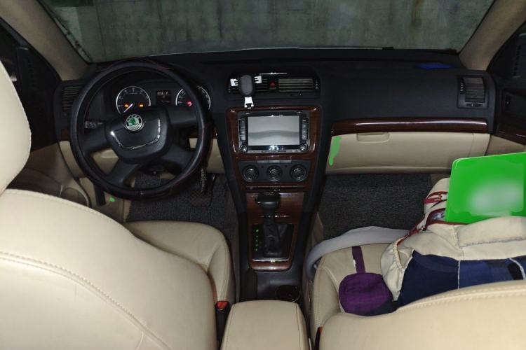 Used Skoda Octavia 2010 1.4TSI DSG Yijun Edition Center Console