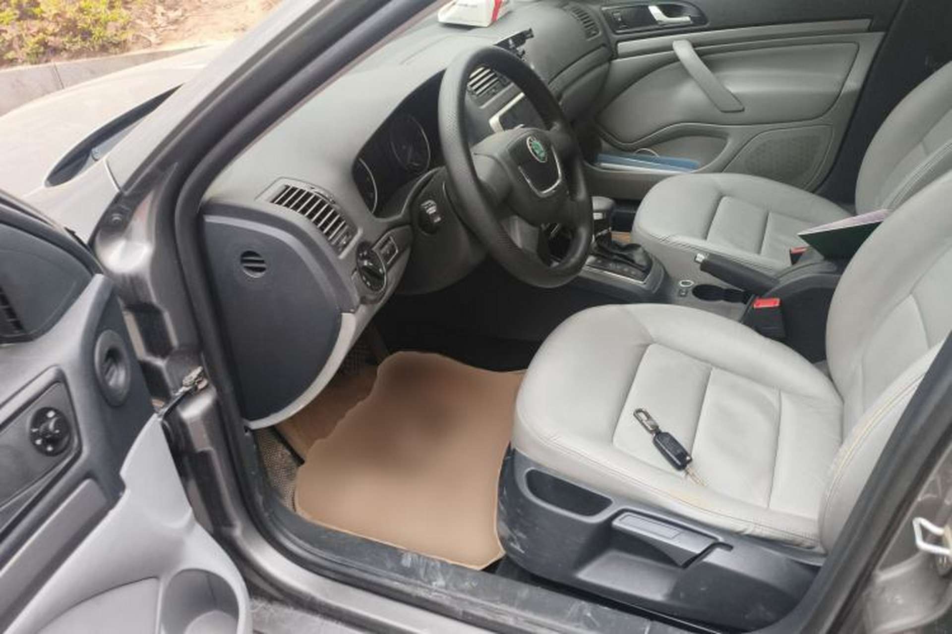 Used Skoda Octavia 2010 1.6L Automatic Yijun Edition Driver Seat
