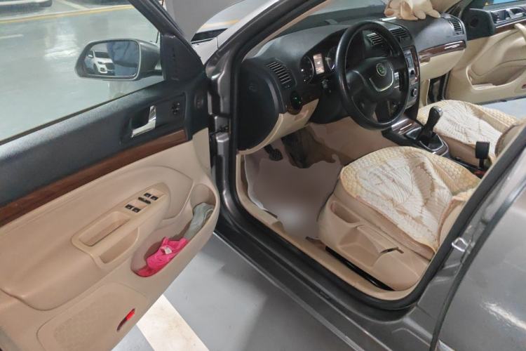 Used Skoda Octavia 2010 1.6L Manual - Yijun Version Driver Seat
