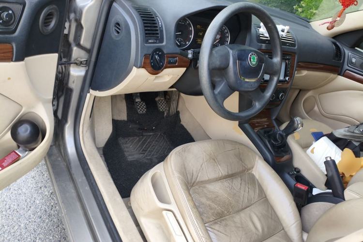 Used Skoda Octavia 2010 1.6L Manual - Yijun Version Driver Seat