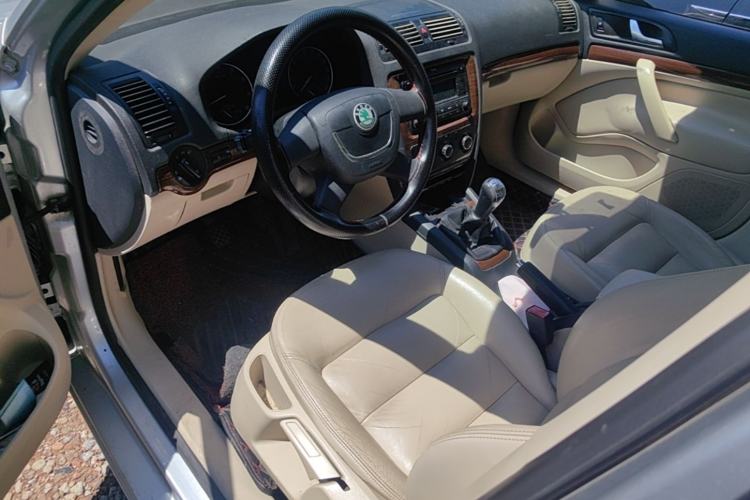 Used Skoda Octavia 2010 1.6L Manual - Yijun Version Driver Seat