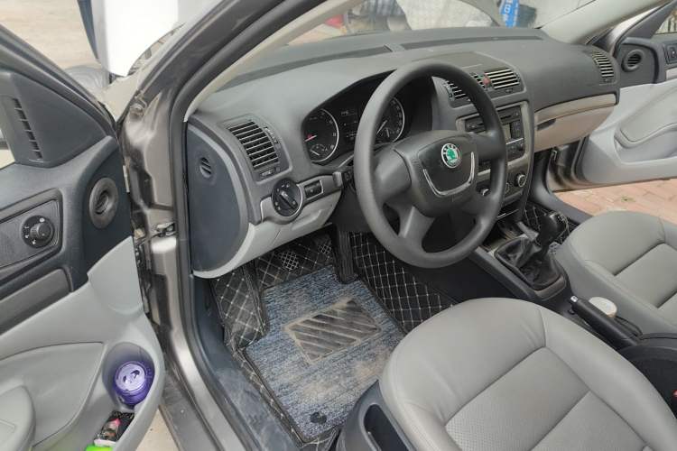 Used Skoda Octavia 2010 1.6L Manual Eado Edition Driver Seat