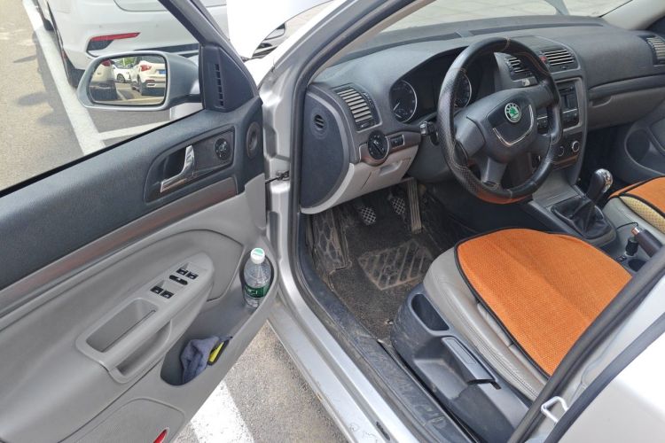 Used Skoda Octavia 2010 1.6L Manual - Yijun Version Driver Seat