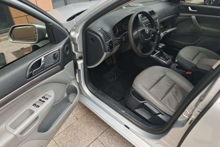 Used Skoda Octavia 2010 1.6L Automatic Yijun Edition Driver Seat