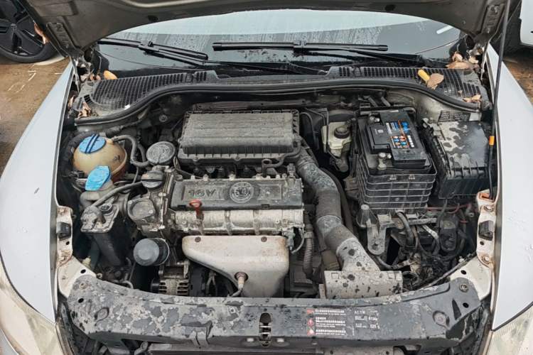 Used Skoda Octavia 2010 1.6L Automatic Yijun Edition Engine Bay