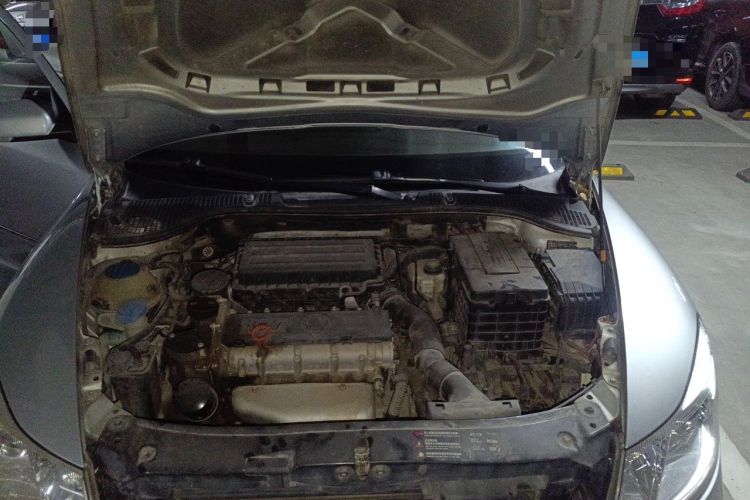Used Skoda Octavia 2010 1.6L Automatic Yijun Edition Engine Bay