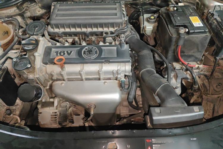 Used Skoda Octavia 2010 1.6L Manual - Yijun Version Engine Bay