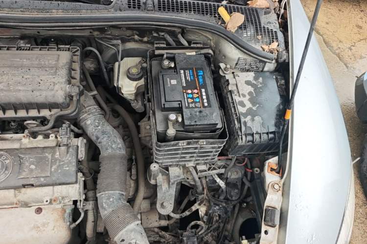 Used Skoda Octavia 2010 1.6L Automatic Yijun Edition Engine Bay Left