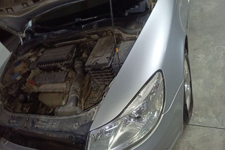 Used Skoda Octavia 2010 1.6L Automatic Yijun Edition Engine Bay Left