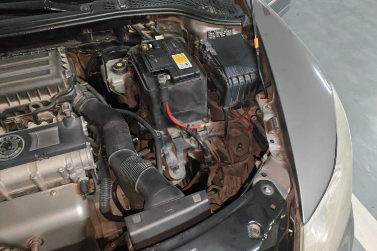 Used Skoda Octavia 2010 1.6L Manual - Yijun Version Engine Bay Left