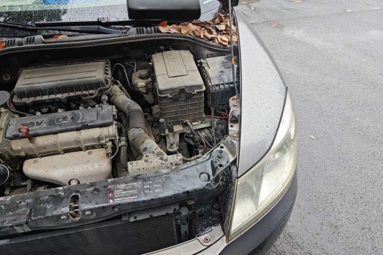 Used Skoda Octavia 2010 1.6L Automatic Yijun Edition Engine Bay Left