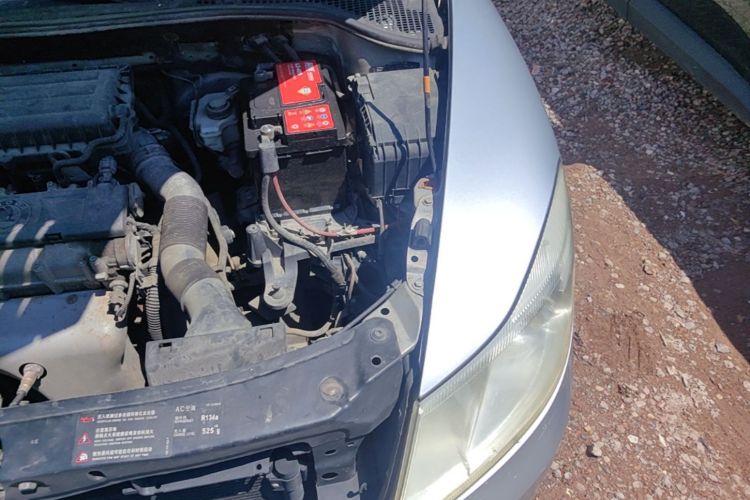 Used Skoda Octavia 2010 1.6L Manual - Yijun Version Engine Bay Left
