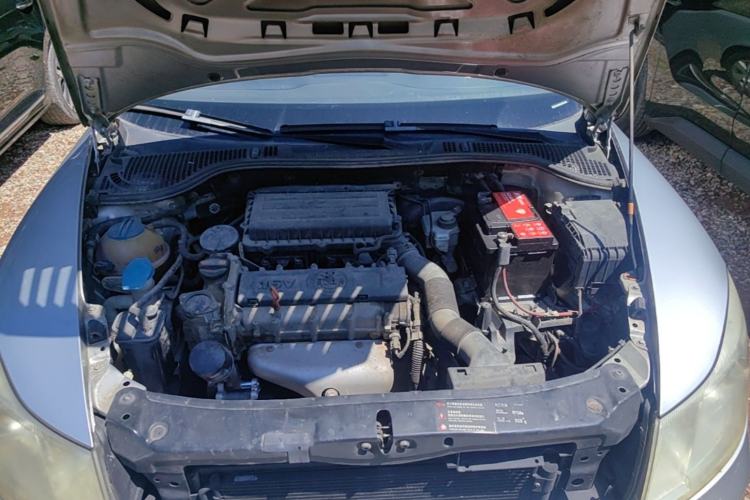 Used Skoda Octavia 2010 1.6L Manual - Yijun Version Engine Bay