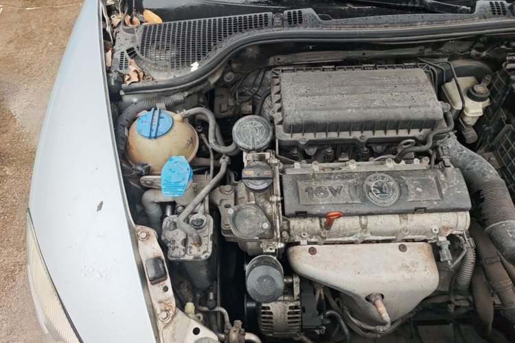 Used Skoda Octavia 2010 1.6L Automatic Yijun Edition Engine Bay Right
