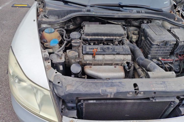 Used Skoda Octavia 2010 1.6L Automatic Yijun Edition Engine Bay Right