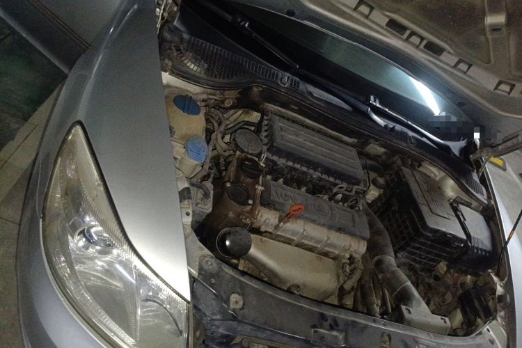 Used Skoda Octavia 2010 1.6L Automatic Yijun Edition Engine Bay Right