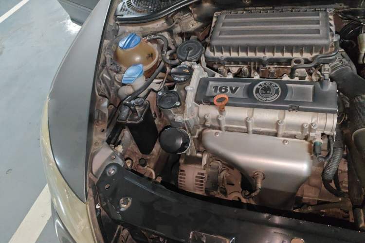 Used Skoda Octavia 2010 1.6L Manual - Yijun Version Engine Bay Right