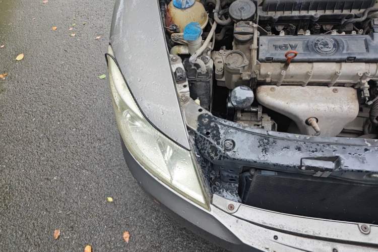 Used Skoda Octavia 2010 1.6L Automatic Yijun Edition Engine Bay Right