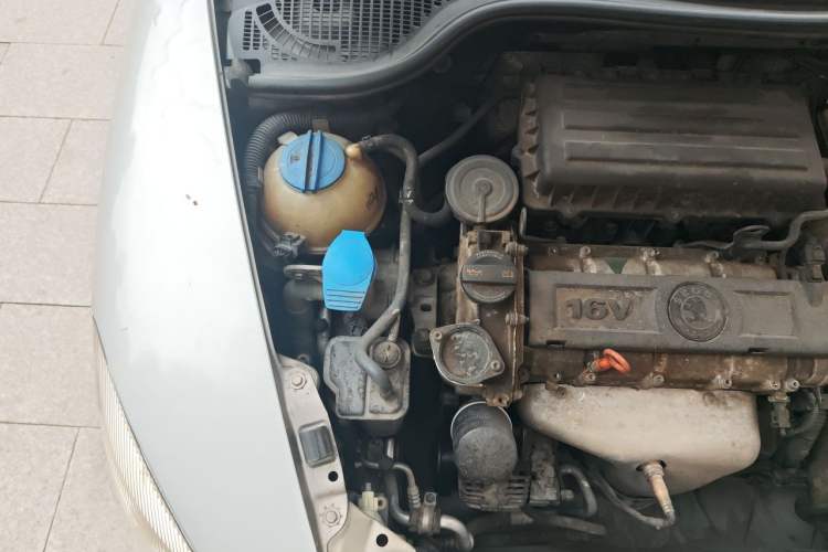 Used Skoda Octavia 2010 1.6L Automatic Yijun Edition Engine Bay Right