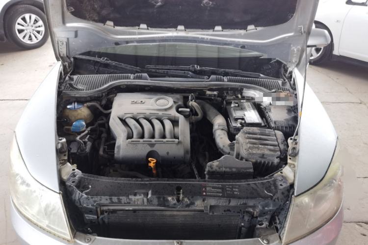 Used Skoda Octavia 2010 2.0L Automatic Yijun Edition Engine Bay